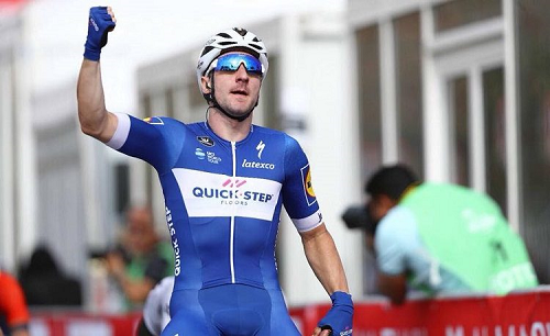 Vuelta, Simon Yates fa colpo doppio