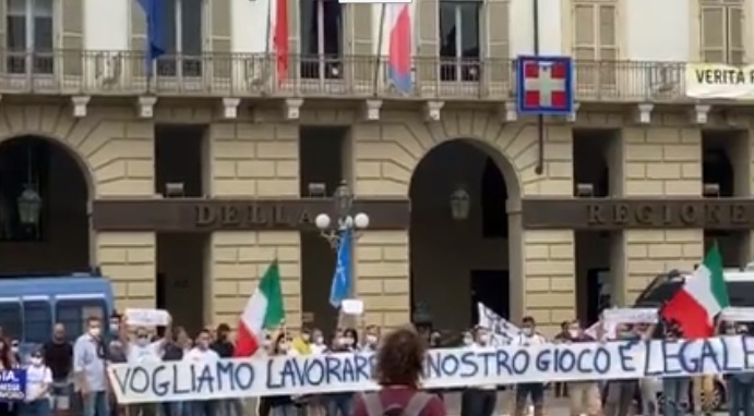 Manifestazione Di Torino Del 23 Maggio I Gestori Delle Scommesse Scendono In Piazza La Videonotiziaagenzia Giornalistica Sul Mercato Del Gioco Agimeg Agimeg