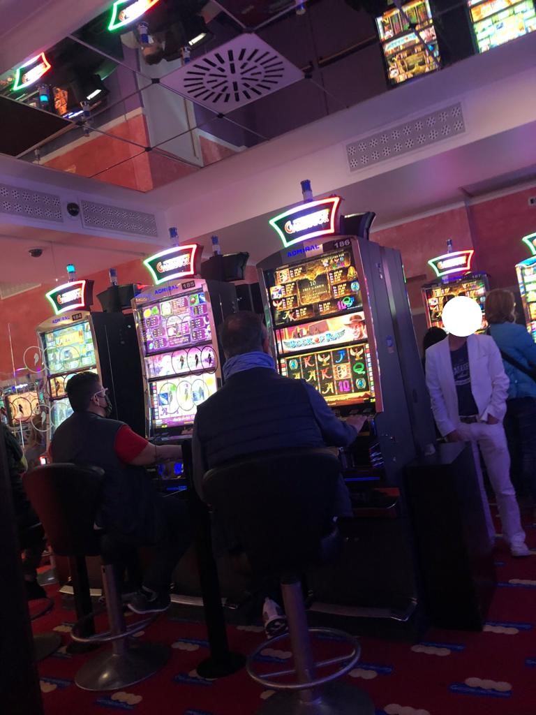 Slot machine accese a San Marino: ecco le foto di come è ripartito ...