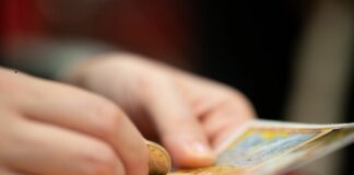 Gratta e Vinci: trova due ‘pepite’ e diversi numeri vincenti e centra una vincita in bianco e nero