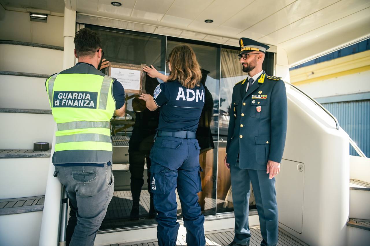 Trapani, ADM sequestra uno yacht proprietario denunciato per