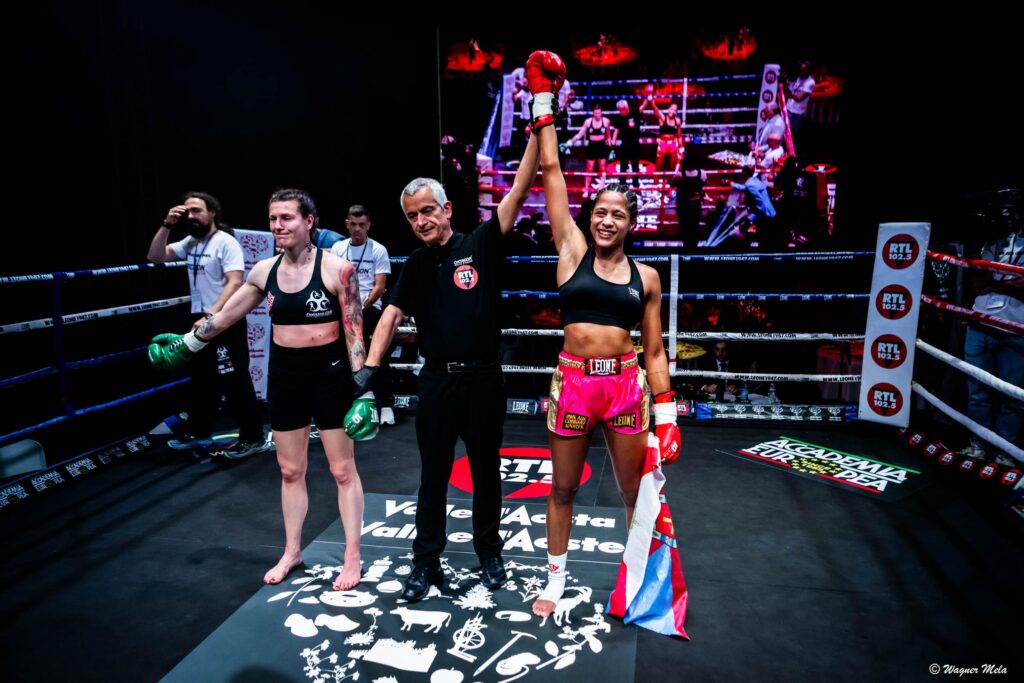 debora evora kickboxing