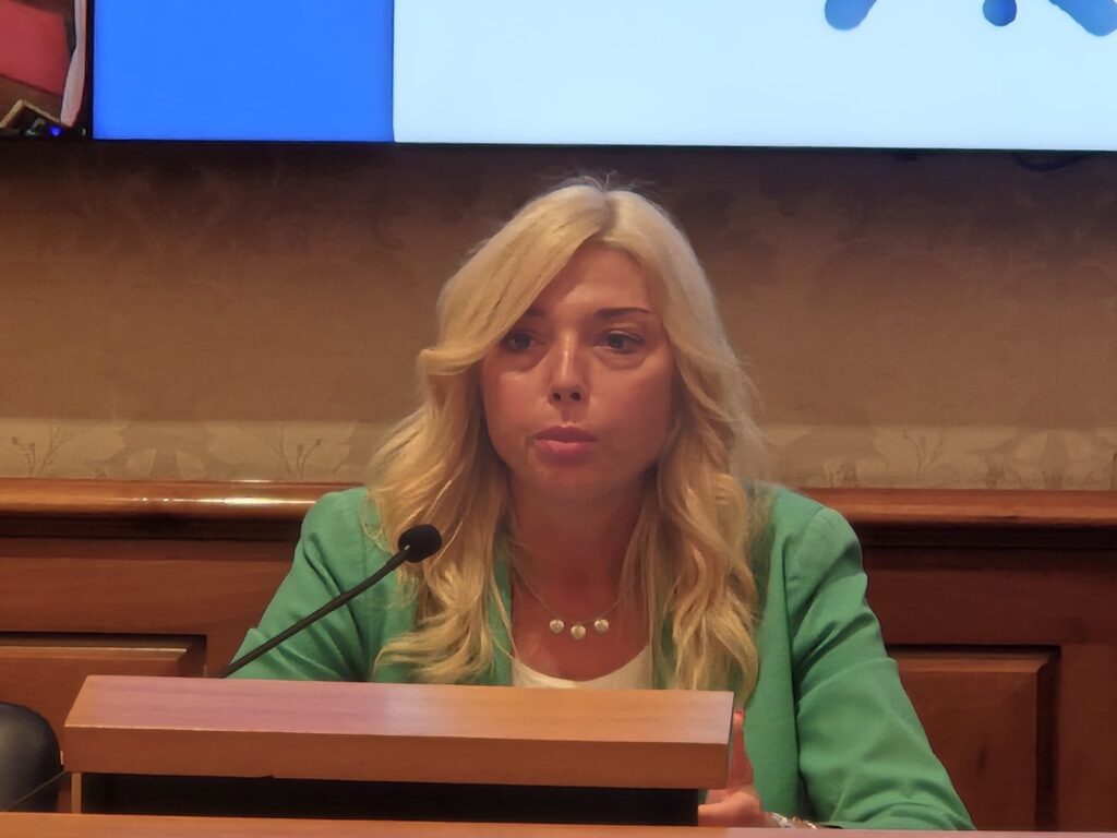 Elena Murelli senatrice | AGIMEG Elena Murelli senatrice