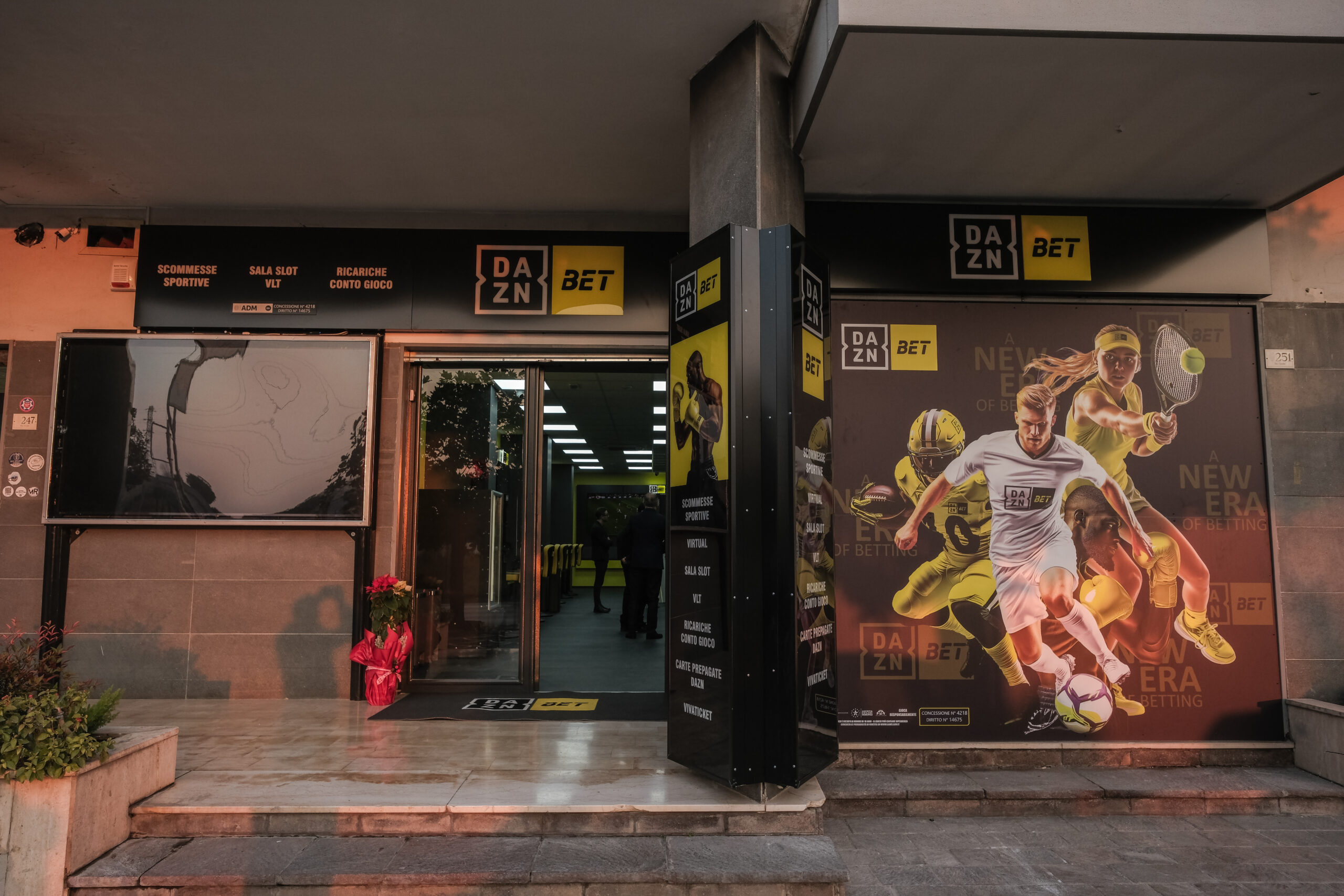 Scommesse: aperta a Nola la prima agenzia al mondo a marchio DAZN BET. “Puntiamo sulla omnicanalità. Pronti ad essere protagonisti nel prossimo bando del gioco fisico”