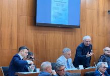 Caso Polymarket, Chiacchio: “Così lo Stato favorisce l’illegale”. Allara e Zamparelli: “Falle nel sistema e pubblicità fuori controllo”. Tra limiti normativi, concorrenza “grigia” e comunicazione senza regole, cresce il rischio per il mercato legale