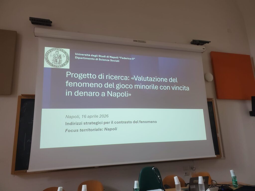 Evento ricerca a Napoli | AGIMEG Progetto di ricerca sull'azzardo minorile a Napoli, presentato in aula universitaria (titolo in italiano).