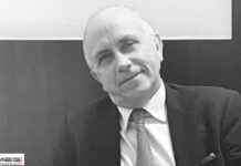 PVR, prof. Razzante ad Agimeg: “Limite dei 100 euro spingerà i giocatori verso il mercato illegale, recherà danni in termini di occupazione e di mancati introiti per lo Stato” Black-and-white portrait of a smiling older man in a suit and tie, seated indoors.