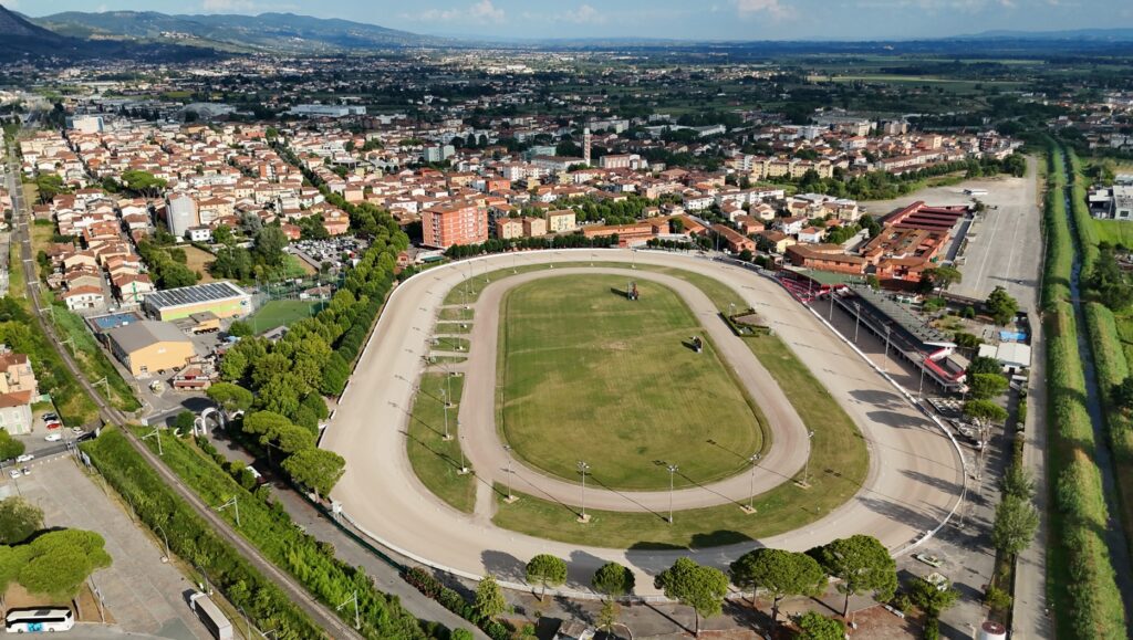 IPPODROMO SNAI SESANA Vista panoramica dell'impianto 2026