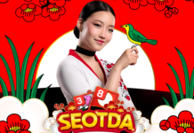 Casinò online, Pragmatic Play lancia il nuovo titolo live casino Seotda Baccarat Promotional banner for SEOTDA Baccarat by Pragmatic Play, featuring a woman with a green bird on her finger, red floral backdrop, and logos at the bottom.
