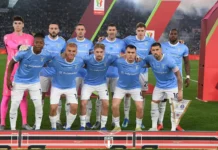 Caso Polymarket, La Stampa: “La piattaforma sbarca nel calcio di Serie A, ma non è autorizzata in Italia”. Ieri il logo presente sulle maglie della Lazio nella finale di Coppa Italia contro l’Inter Lazio-Inter finale Coppa Italia logo Polymarket su maglie