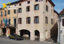 Padova, sequestrata sala slot: oltre 1,1 milioni di euro movimentati con il POS usato come bancomat. Debiti con il Fisco per 720.000 euro e 260.000 euro di beni confiscati gdf padova